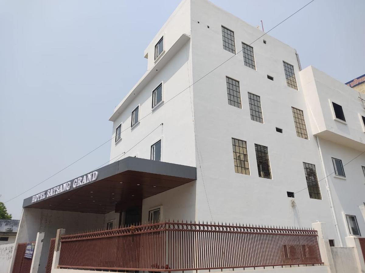 Hotel Satsang Grand Varanasi Exterior foto