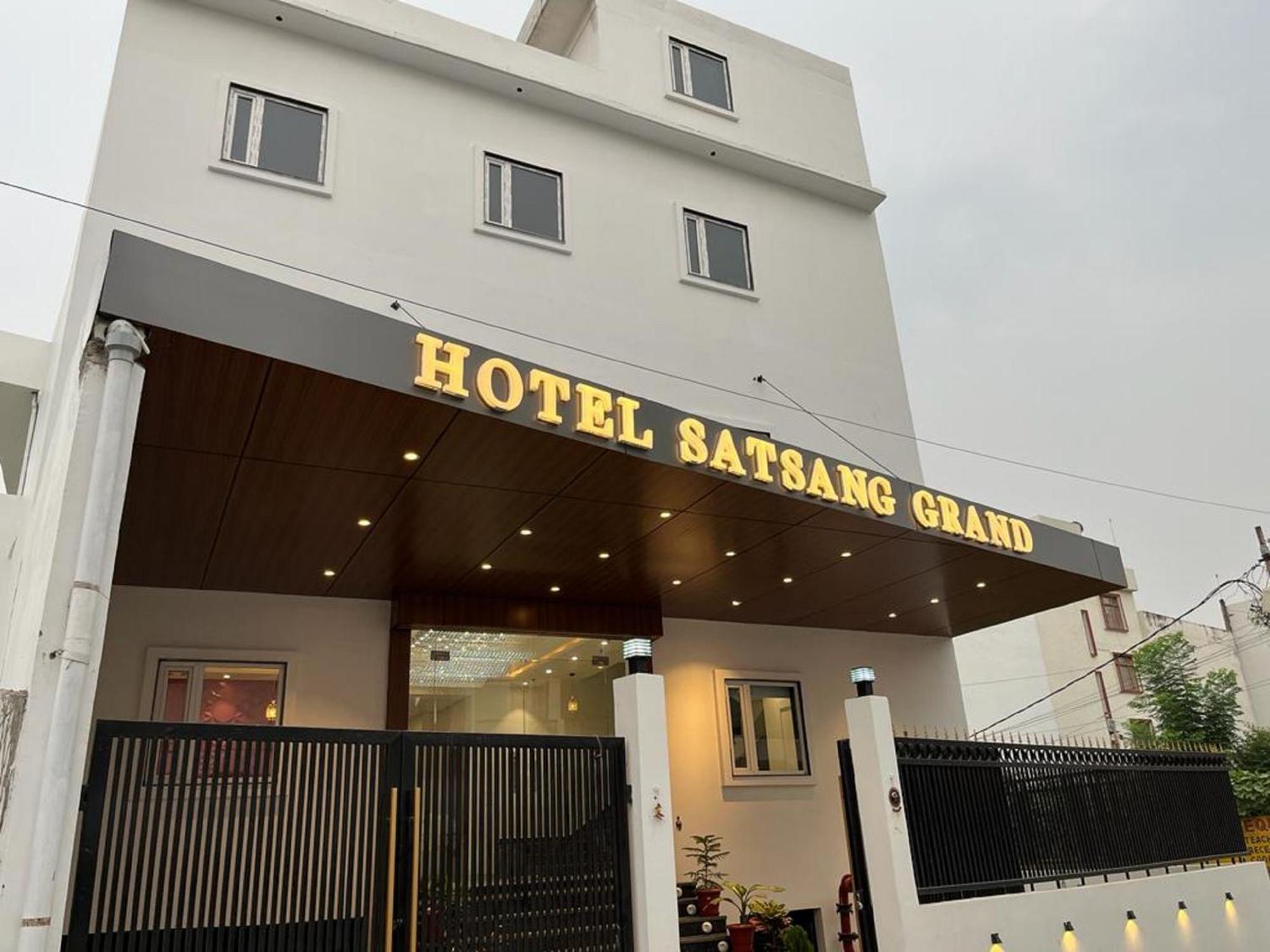 Hotel Satsang Grand Varanasi Exterior foto